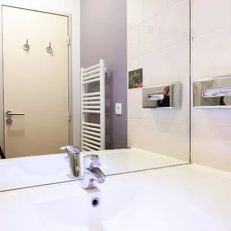 Bright Apt With Balcony At Buttes Chaumont * Paris