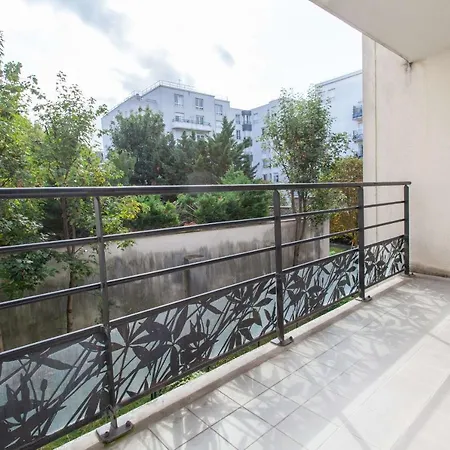 Bright Apt With Balcony At Buttes Chaumont
